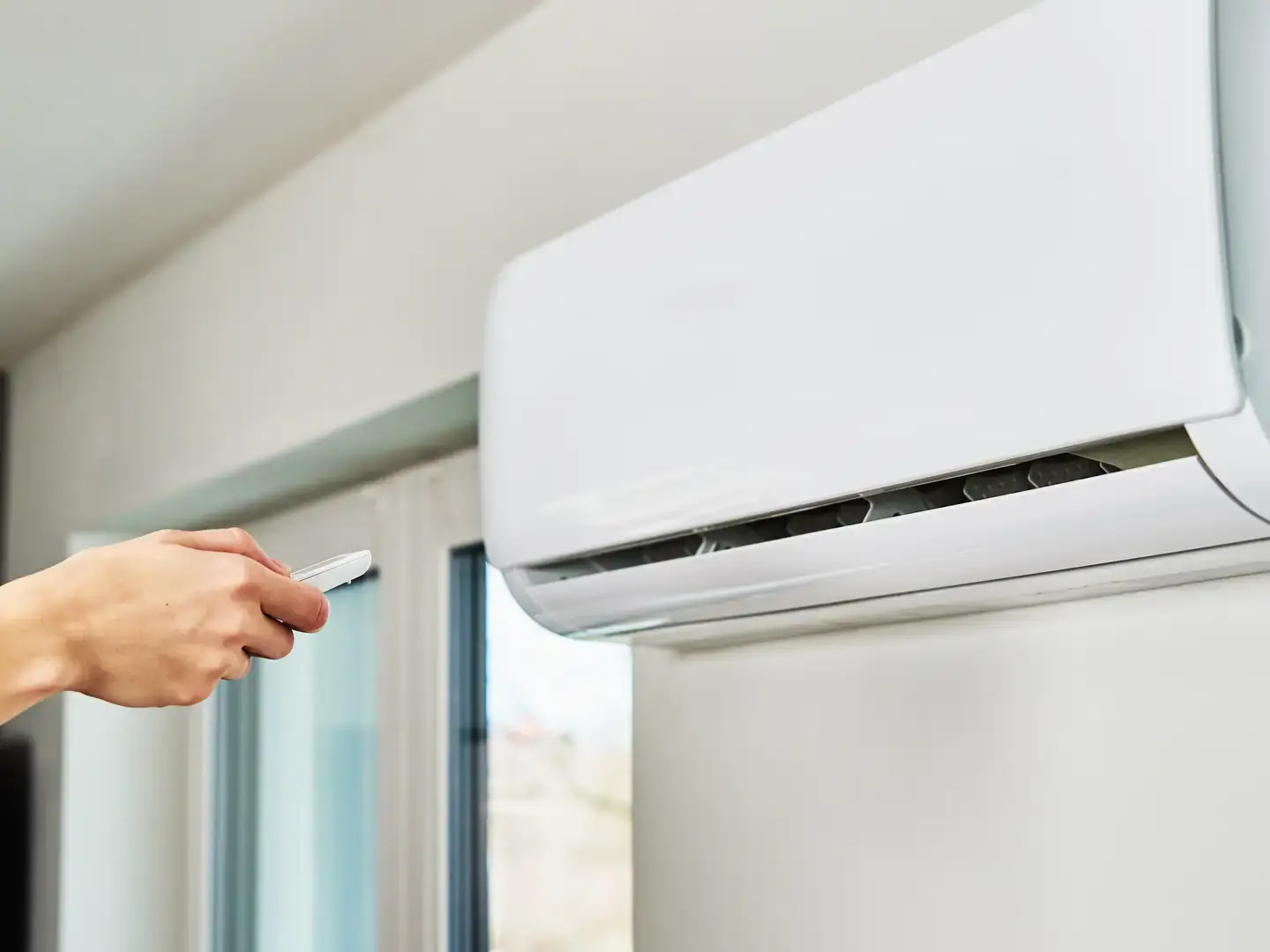 Réglage de la température d'une climatisation à la télécommande pour limiter sa consommation